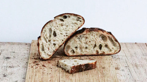 Cutting sourdough bread the right way